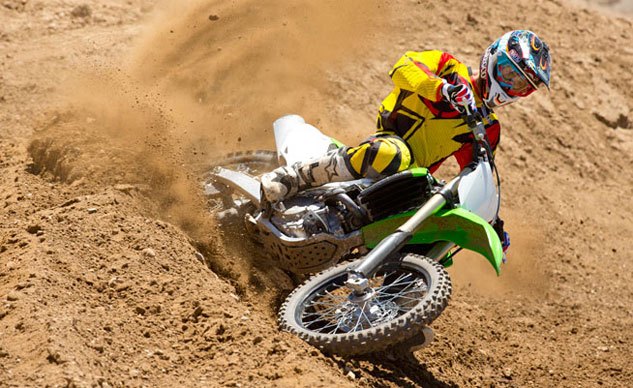 2014 kawasaki kx250f kx450f review, The KX450F bites down on its front and rear brake rotors with authority