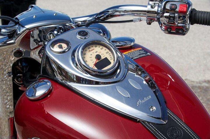 2014 indian motorcycle review chief classic chief vintage and chieftain, On the Indian s chrome headstock everything s tightly packaged but tactilely discernible The black buttons stand out from the chrome and even gloved thumbs readily find and actuate the appropriate buttons