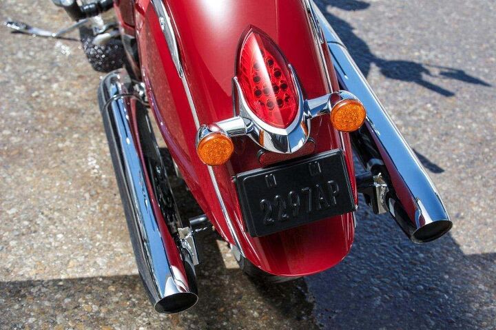 2014 indian motorcycle review chief classic chief vintage and chieftain, All three bikes feature trademark Indian dual sided exhaust pipes that provide a superb supple rumble that develops into a throaty roar at speed The exhaust is quiet at low revs but ramps up to a sweet deep baritone Duke noted