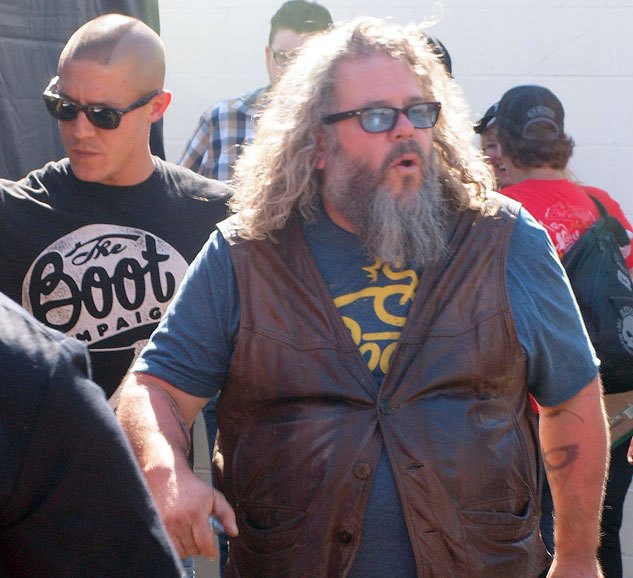sons of anarchy third annual boot ride rally, SOA s Bobby Mark Boone Jr gets his first look at all the fans at the Boot Ride