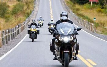 Four Moto Journalists Ride the Edge in Ontario – Video