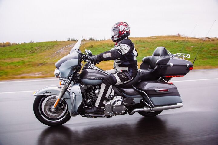 Four Moto Journalists Ride the Edge in Ontario – Video | Motorcycle.com