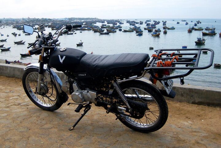 motorcycling in vietnam, Taking a break at a fishing village