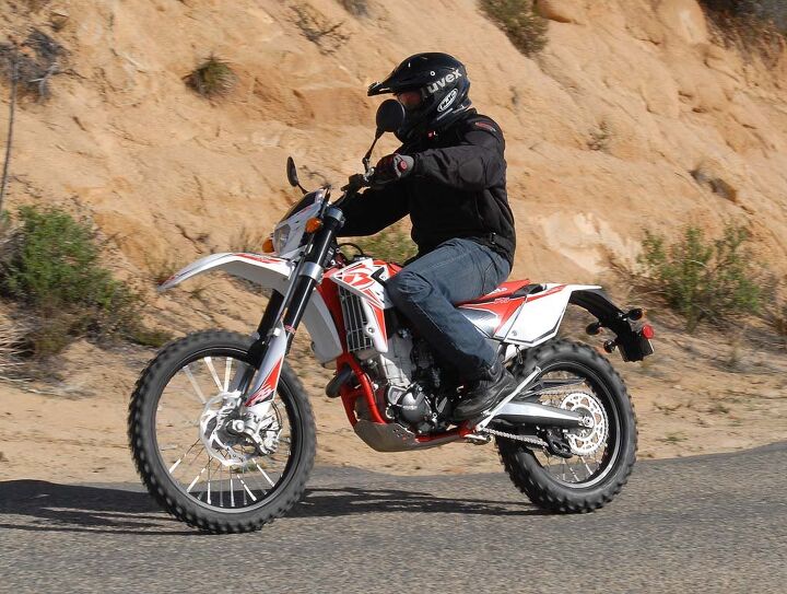 2014 open class dual sport smackdown beta 520 rs vs ktm 500 exc, The Beta s long low chassis feel gives it a pleasant ride on the road Slower steering combined with excellent front end feedback inspire confidence despite the skinny 90 90 21 inch front tire Its strong front brake is also superior to the KTM s on the pavement