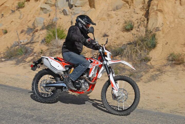 2014 open class dual sport smackdown beta 520 rs vs ktm 500 exc, Face it the Beta looks as sexy as an Italian beauty queen Its stylish bodywork and red chassis offer enough visual eye candy to quicken the pulse If Bimota made dirtbikes this is what they would look like