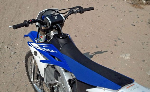 2013 yamaha wr450f review, The WR s YZ250F bred chassis fosters a slim flat ergonomic layout and its seat is likewise narrow but well padded