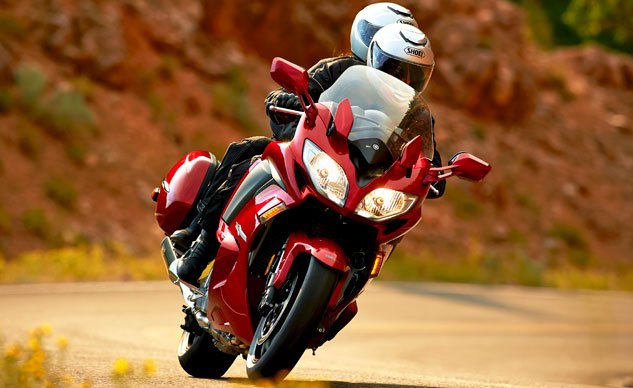 2014 yamaha lineup unveiled, All 2014 FJR1300s are bathed in a regal new Candy Red color