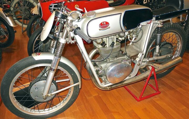 solvang vintage motorcycle museum, The 1953 Mondial DOHC 175 grew from the factory s 125cc racers which won the world championship in 1949 50 and 51