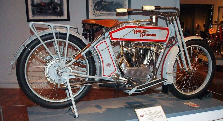 vroom the art of the motorcycle, 1914 H D in factory Silent Gray Fellow trim