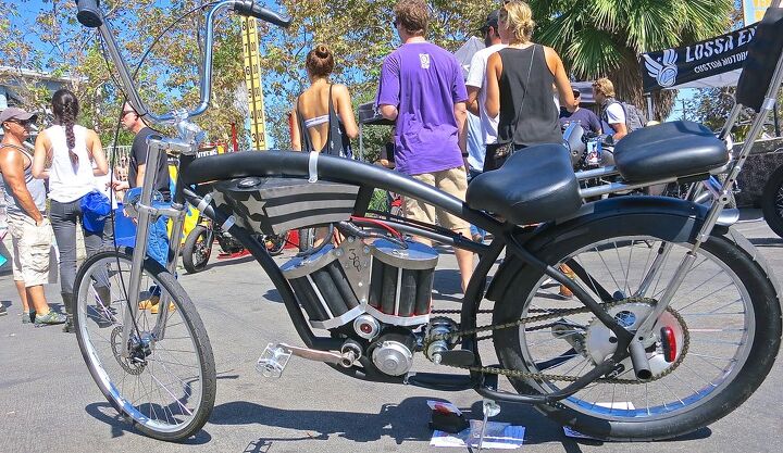 venice vintage motorcycle rally, David Toomey entered his electric bicycle in the Custom class Captain Electrica hasthe battery pack arranged in V Twin style