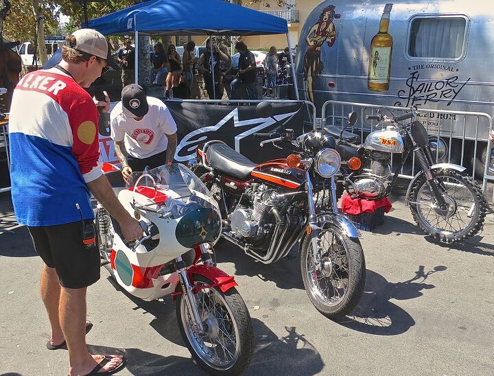 venice vintage motorcycle rally, Promoter Brady Walker lines up the winners Left to right Yamaha TZ250 road racer Dean Slater s 1975 Kawasaki Z1 1965 BSA 441 Victor
