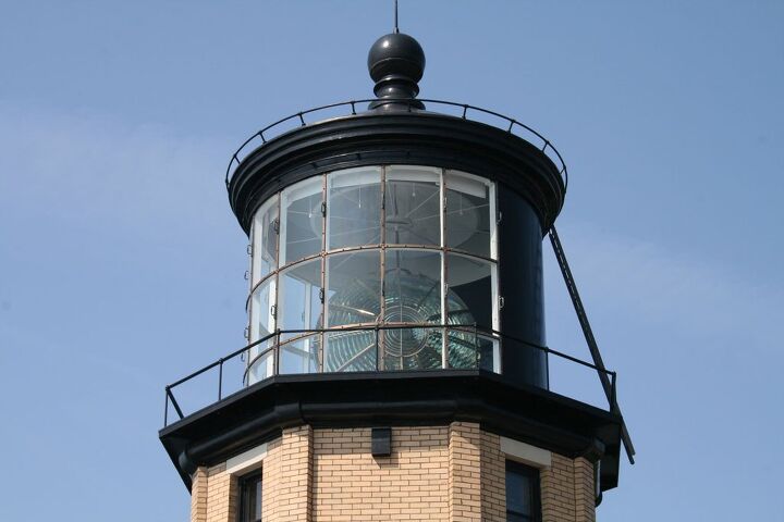 28 days on the road around lake superior, The incredible Fresnel lens on the Split Rock Lighthouse in Minnesota
