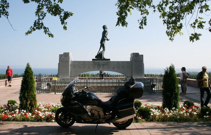 28 days on the road around lake superior, The Terry Fox monument in Thunder Bay