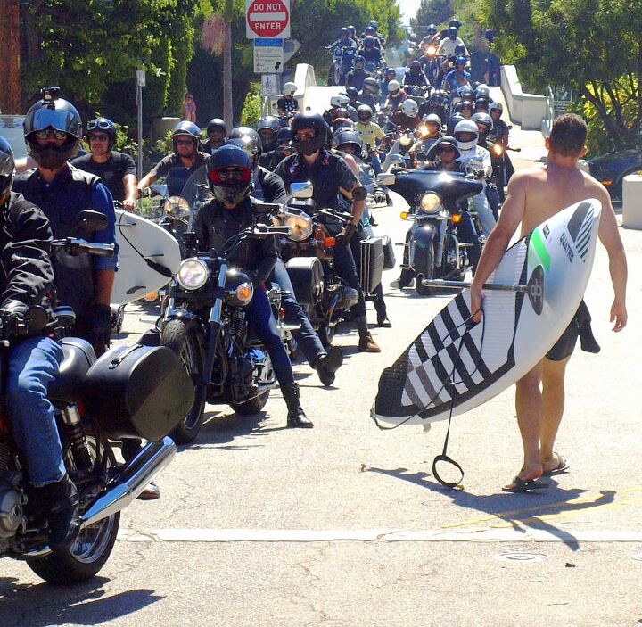 2015 venice vintage motorcycle rally report, The morning ride drew hundreds as paddle boarders and surfers step into a tsunami of bikers