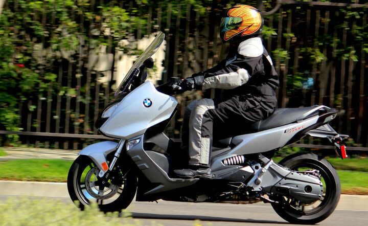 2014 bmw c600 sport review, The C600 Sport s riding position allows the rider space to sit in either a traditional feet under you or a relaxed feet forward position