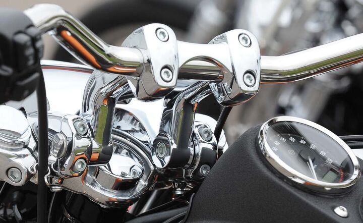 2014 harley davidson low rider review first ride, Why don t more cruisers have adjustable risers like this Probably because nobody thought of this clever solution before now