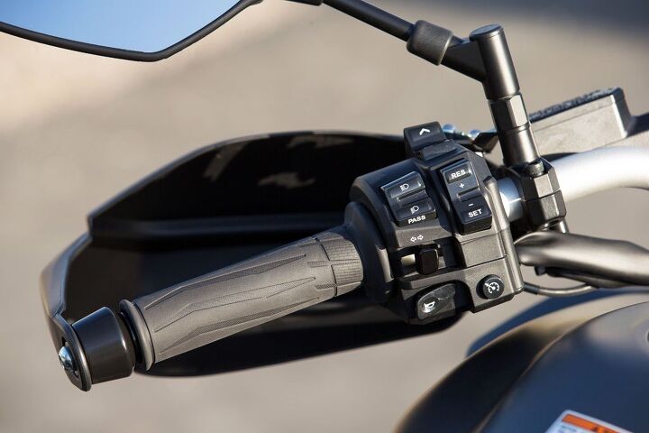 2014 yamaha super tenere es review video, The right side of this switchgear directs a plethora of electronics including two up down toggles for cruise control and menu navigation