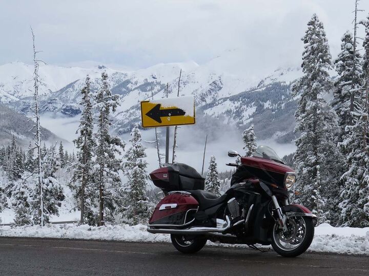 2014 victory 15th anniversary cross country tour limited edition review, Springtime in the Rockies Red Mountain Pass on Highway 550 south of Ouray temperature 35 degrees Thank god for heated grips and seat