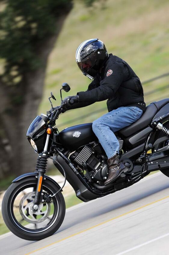 2015 harley davidson street 750 review first ride, At 5 8 and about 160 pounds the thing fits me pretty well Tall people appeared to be a bit cramped but I didn t really hear any complaints after our shortish ride