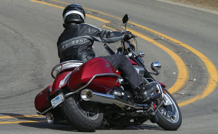 2015 moto guzzi california 1400 touring first ride review video, The California allows decent for a cruiser lean angles before running out of cornering clearance a little sooner than we d like