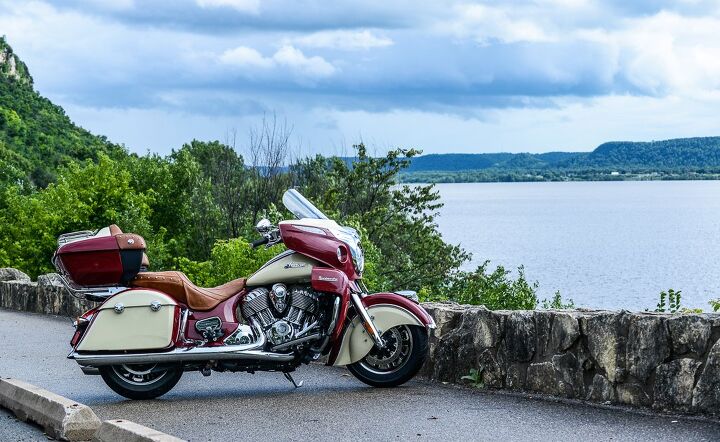 2015 indian roadmaster first ride review, The differences between the Indian Roadmaster and the Chieftain largely fall under the headings of luggage capacity and rider comfort