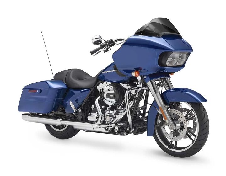 2015 harley davidson road glide preview, Of the two Glide models only the Special comes equipped with H D s Reflex linked brakes with ABS