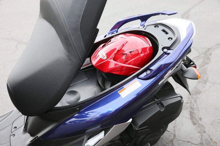 2015 yamaha smax first ride review, That s a 3 4 lid under the seat but a full face fits under just fine with room to spare