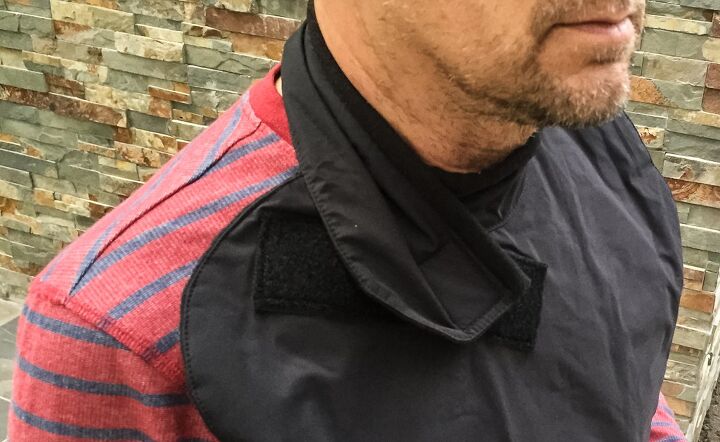 aerostich kanetsu electric warmbib review, The Warmbib s clever collar forms a tight seal without bulk around your neck