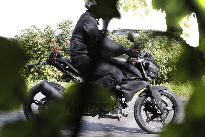 small displacement bmw spied testing, The shape of the plastics resembles the S1000R and the small circle in front of the rider s knee is just waiting for the BMW roundel
