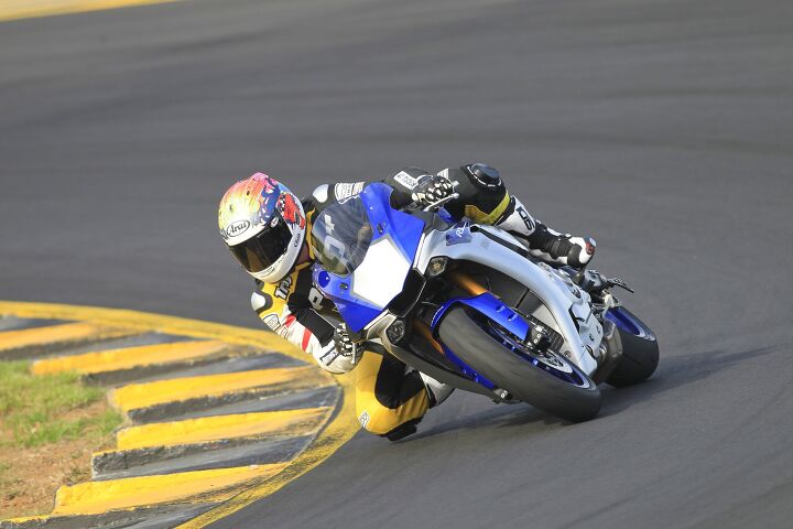 2015 yamaha yzf r1 yzf r1m first ride review video, Our first three sessions were spent aboard the standard R1 Instantly it was just so easy to ride quickly