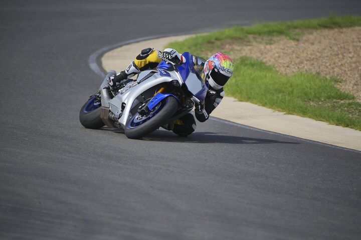 2015 yamaha yzf r1 yzf r1m first ride review video, Direction changes happen quickly thanks to the lightweight magnesium wheels