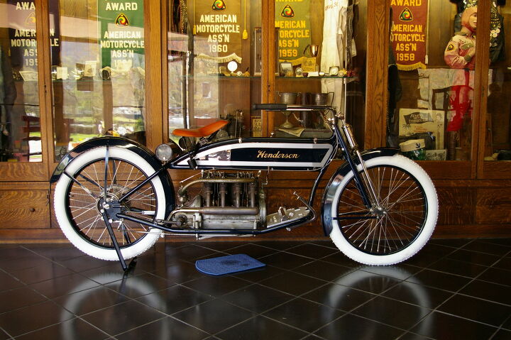 the history of four cylinder motorcycle engines in america, 1913 14 Henderson Four Wheels Through Time Museum Earlier cylindrical shape tank was replaced in 1913 with this streamlined shape It was said to have a top speed of 55 mph