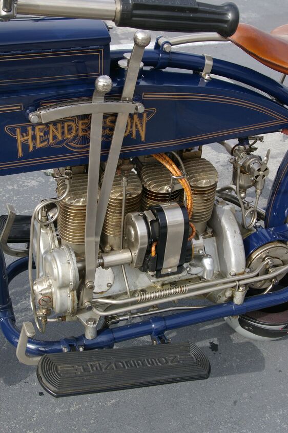 the history of four cylinder motorcycle engines in america, The DeLuxe lived up to its name with its comfy floorboards It also featured a reverse gear