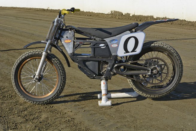 the life electric preston petty, Petty s Zero flat tracker is based on the company s discontinued MX model although it has much in common with the company s current FX dual sport machine which makes even more power than the MX Petty has made a few minor modifications to the MX chassis to adapt it for flat track use but its air cooled three phase AC electric motor is stone stock Photo by Scott Rousseau