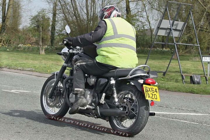 2016 triumph bonneville spy shots, Peashooter exhaust and white seat piping accents display retro themes
