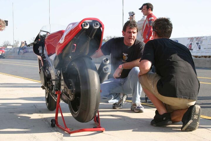 tested cagiva v593 500cc grand prix racer, Dick Smart warms the V 4 up prior to the test
