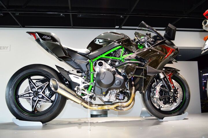 trizzle s take the best of both worlds, The Kawasaki Ninja H2R is the most modern motorcycle currently on display at the Petersen and though other motorcycles may have more electronic gadgets the H2R shares a trait that s gaining popularity again in the car world forced induction Is this a peek at the moto future