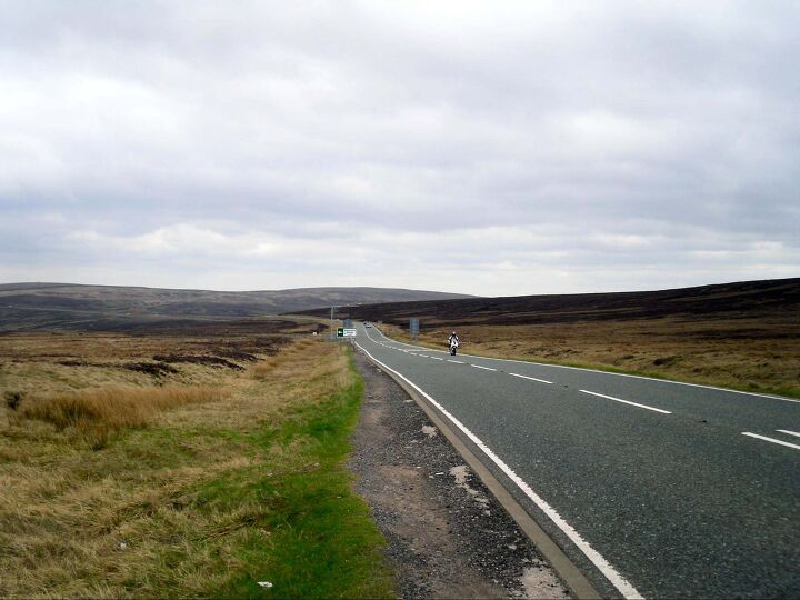 riding motorcycles in britain, The Cat and Fiddle Road a popular riding destination in Peak District National Park