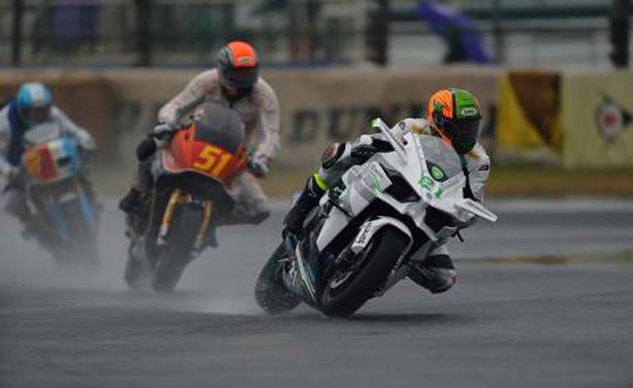 Kawasaki H2R And "Vintage Bikes" Battle in the Rain!