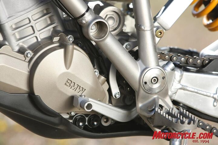 church of mo 2009 bmw g450x review, An industry first coaxial swingarm pivot countershaft courtesy BMW