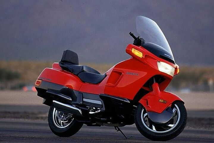 whatever i never met a motorcycle i didn t like, Back in the day I remember this thing being huge in my FZR1000 mirrors on some curvy road but damned if I could shake Vreeke