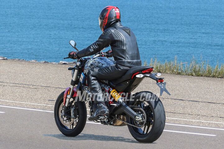 2017 ducati monster 800 spy shots, The liquid cooled Monster 821 had a wet weight of 453 pounds only eight pounds less than the Monster 1200 Hopefully an air cooled Monster using the 803cc engine will have a wet weight closer to that of the Scrambler s 410 pounds