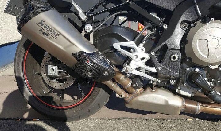 2017 bmw s1000r spied, Note how the footpegs attach to the frame which borrows from the design introduced on the 2015 RR top image and is now inherited by the 2017 S1000R