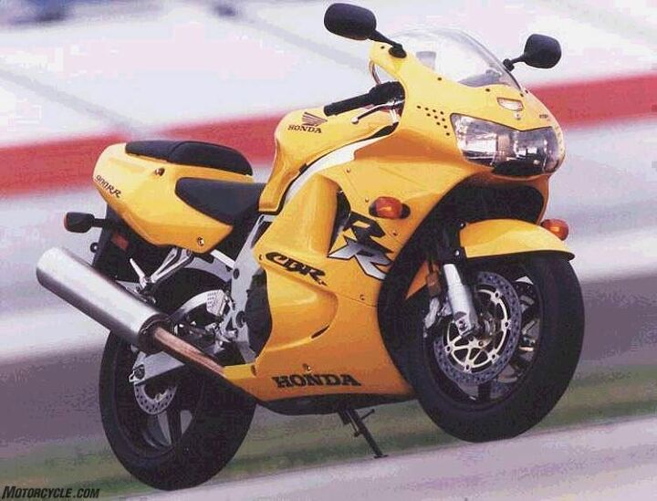 duke s den decades of fireblades, The 1998 Honda CBR900RR was a major upgrade from the 1997 version and really fun to ride but its 115 rear wheel horsepower seems quaint by today s standards This was back when your superbike could carry your lunch in a handy cavity under the pillion seat