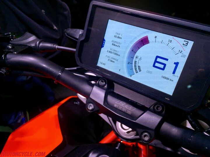 2017 ktm 1290 super duke r preview, A TFT display replaces the LCD gauge seen on the previous SDR and it s a stunner