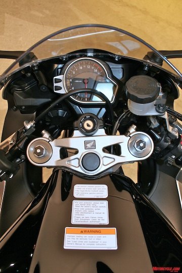 church of mo first look 2008 honda cbr1000rr, The much more modern looking instrument cluster cleans up the cockpit Can you find the HESD You can t see it because it s tucked neatly out of sight under the fuel tank shell