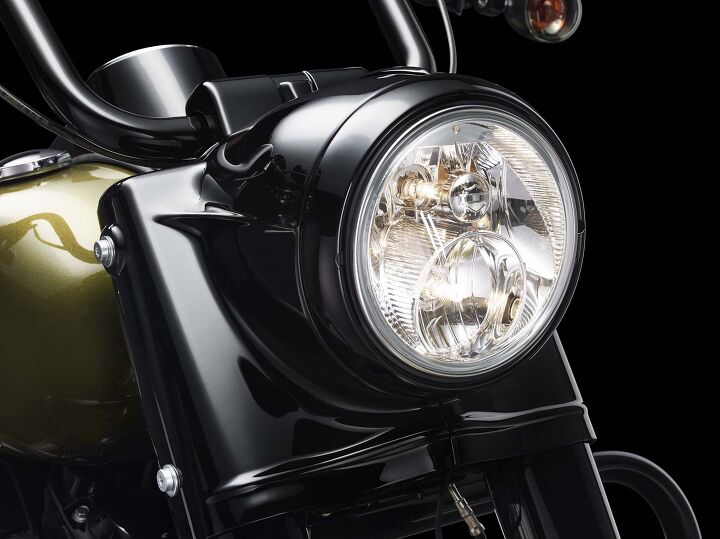 harley davidson announces milwaukee eight powered road king special, Without the windshield to partially cover it or the chrome to lighten its features the headlight nacelle is transformed by the semi matte paint into an imposing feature giving the Special an aggressive visage