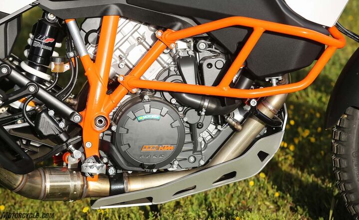 2017 ktm 1090 adventure r review first ride, The 1090 s weight advantage over the 1190 is largely found in the engine shorter cylinders and connecting rods smaller pistons lighter counterbalancer etc The 1190 s centerstand and C ABS were removed which further reduced weight The crashbars are stock items the skidplate and rally footpegs are not