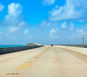 top 10 motorcycle rides, Florida Keys South Highway 1 scenic in Florida USA