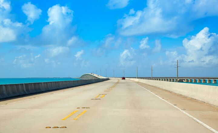 top 10 motorcycle rides, Florida Keys South Highway 1 scenic in Florida USA